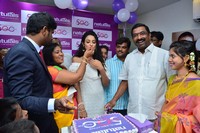 Priya Sree launches Naturals Salon at Mehdipatnam
